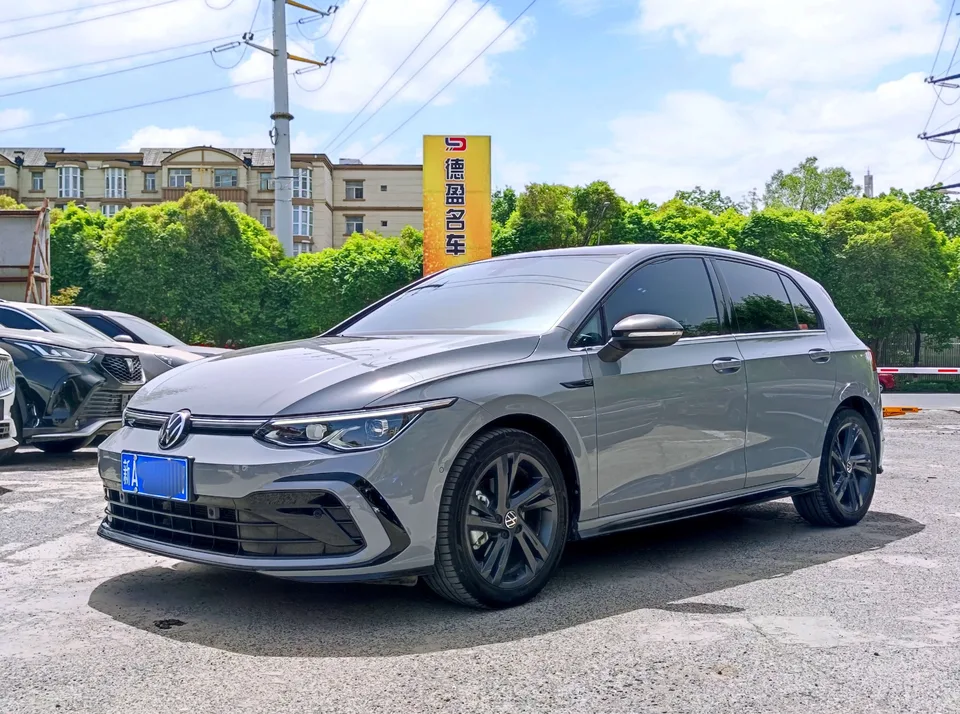Volkswagen Golf golf 2023 280TSI DSG R-Line Lite 2024 — photo 1, buy with delivery to Moscow