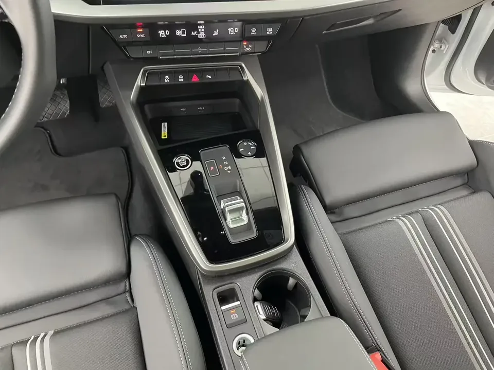 Audi A3 Audi A3 2023 A3L Limousine 35 TFSI facelift: stylish and sporty 2023 — thumbnail 4