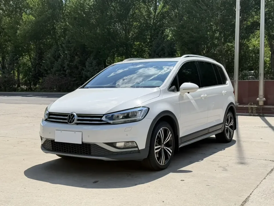 Volkswagen Touran L Touran L 2021 280TSI DSG 7-seater 2022 — photo 1, buy with delivery to Moscow