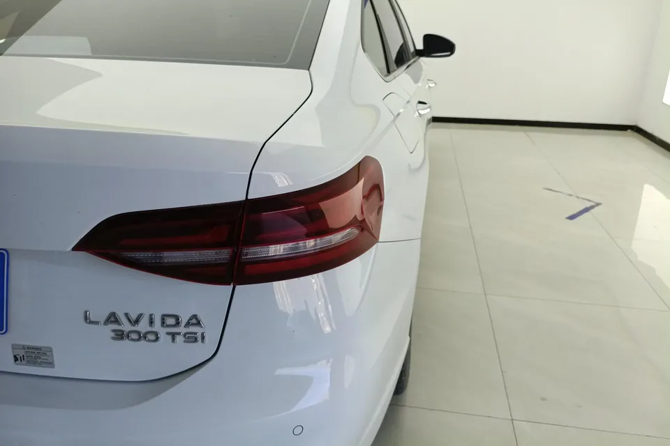 Volkswagen Lavida Lavida 2024 300TSI DSG Full Elegance Edition 2024 — thumbnail 2