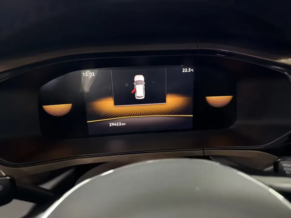 Volkswagen Tharu tuyue 2022 280TSI 2WD Deluxe Edition 2022 — thumbnail 3