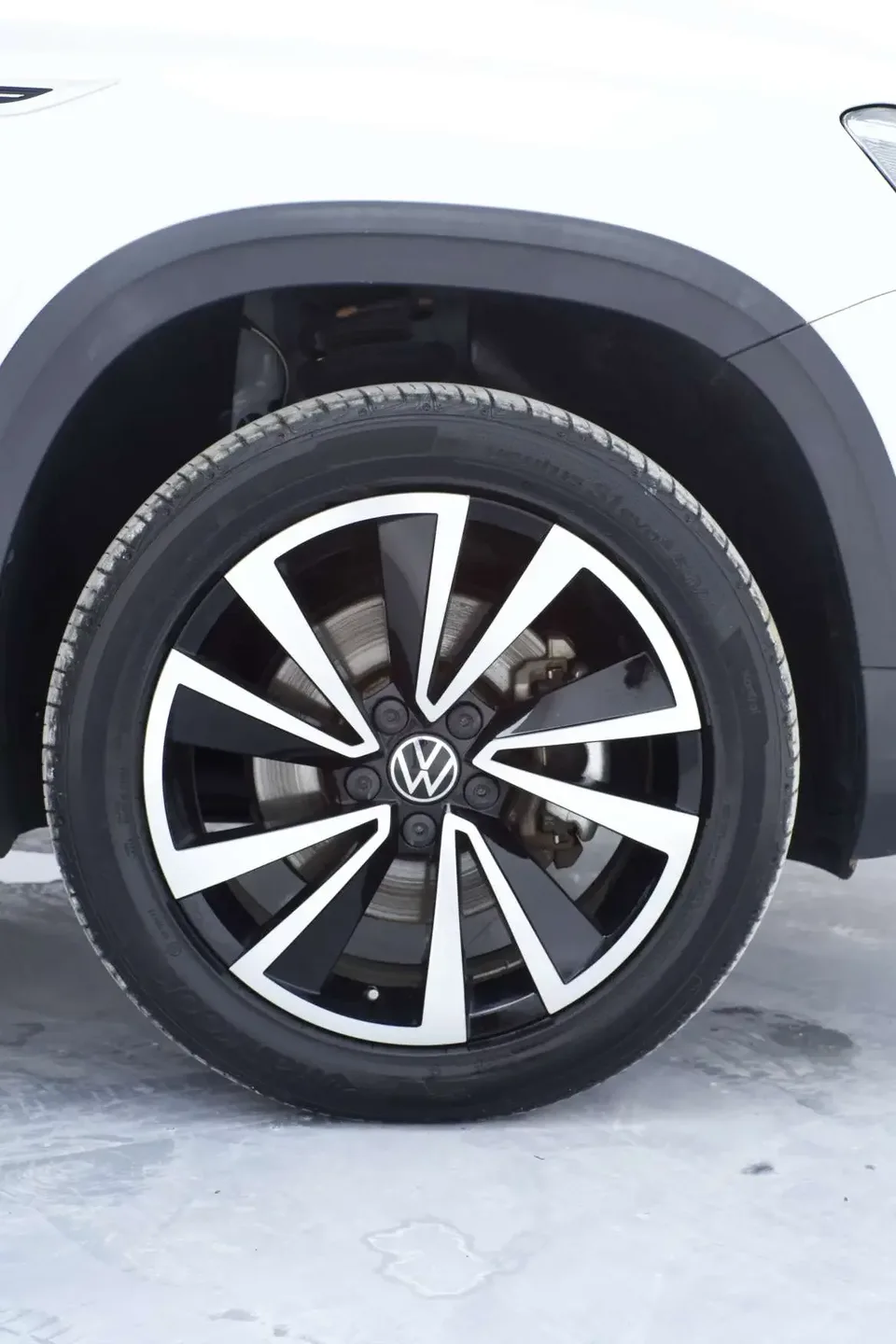 Volkswagen Tharu tuyue 2022 280TSI 2WD Deluxe Edition 2022 — thumbnail 3