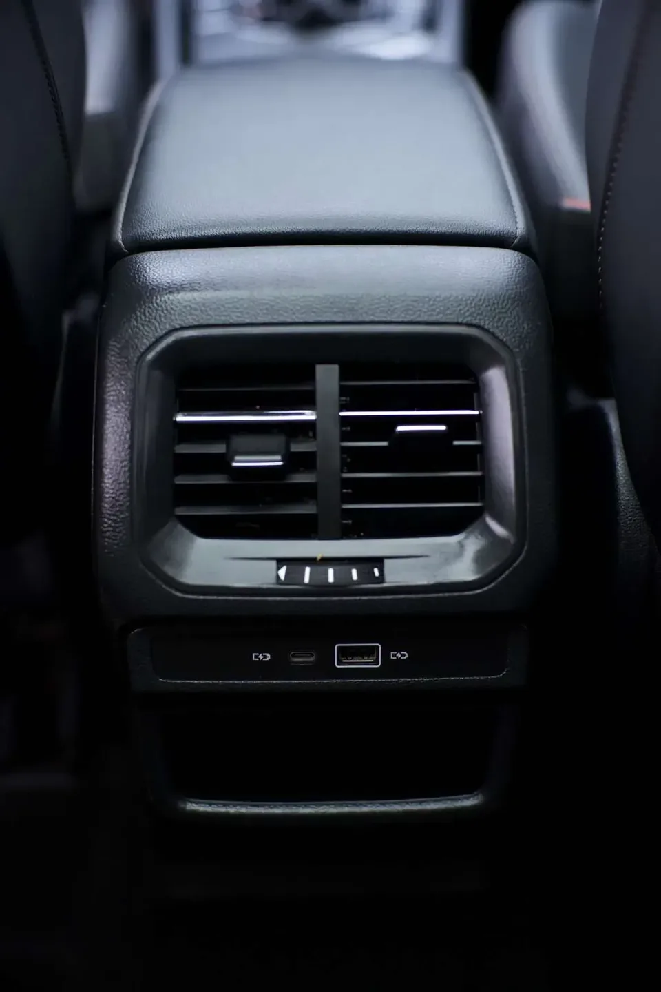 Volkswagen Tharu tuyue 2022 280TSI 2WD Deluxe Edition 2022 — thumbnail 5