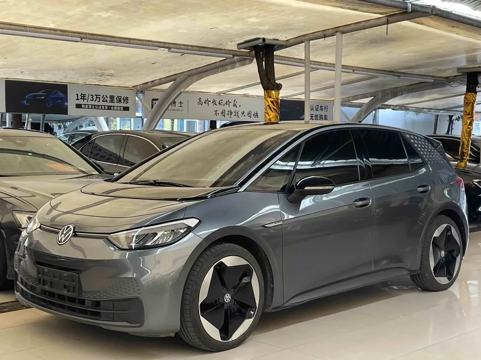 Volkswagen ID.3 Volkswagen ID.3 2023 Upgraded Pure Smart Edition 2023 — photo 1, buy with delivery to Moscow