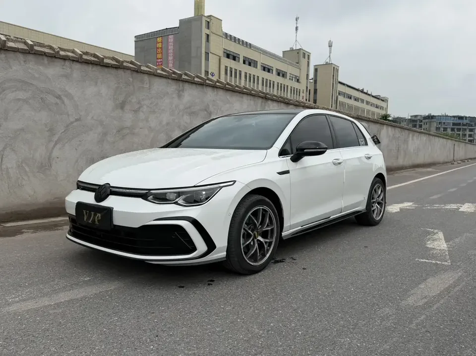 Volkswagen Golf golf 2023 280TSI DSG Pro 2024 — photo 1, buy with delivery to Moscow