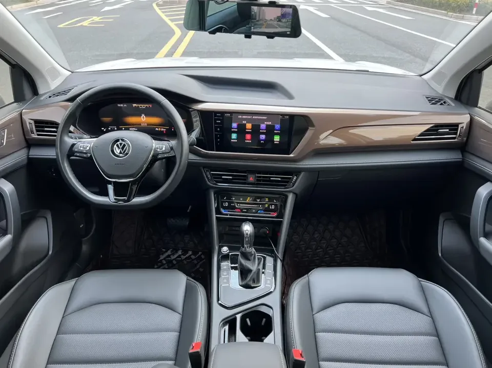 Volkswagen Tharu tuyue 2022 280TSI 2WD Deluxe Edition 2022 — thumbnail 4
