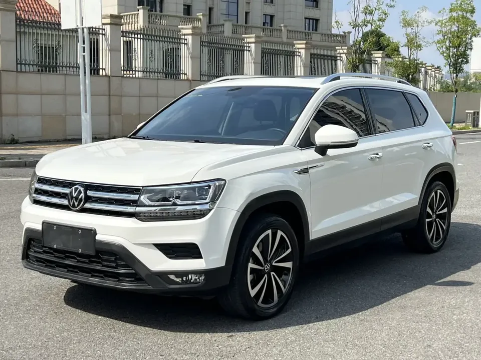 Volkswagen Tharu tuyue 2022 280TSI 2WD Deluxe Edition 2022 — photo 1, buy with delivery to Moscow