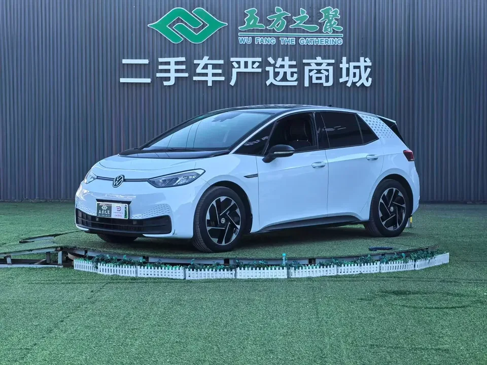 Volkswagen ID.3 Volkswagen ID.3 2023 Pure Smart Edition 2023 — photo 1, buy with delivery to Moscow