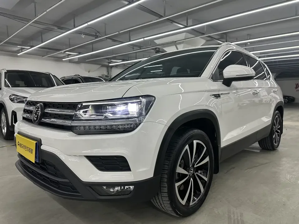 Volkswagen Tharu tuyue 2022 280TSI 2WD Deluxe Edition 2023 — photo 1, buy with delivery to Moscow