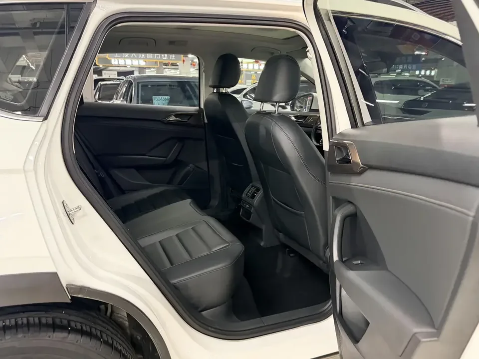 Volkswagen Tharu tuyue 2022 280TSI 2WD Deluxe Edition 2022 — thumbnail 4