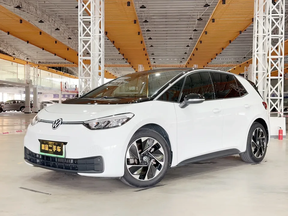Volkswagen ID.3 Volkswagen ID.3 2024 Outstanding Edition 2024 — photo 1, buy with delivery to Moscow