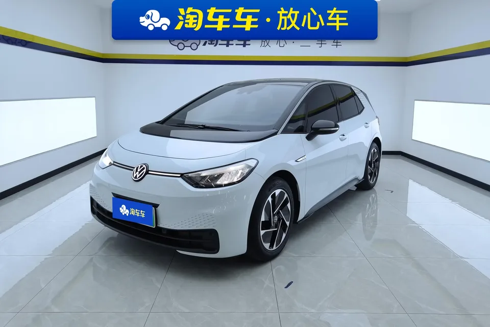 Volkswagen ID.3 Volkswagen ID.3 2023 Upgraded Pure Smart Edition 2024 — photo 1, buy with delivery to Moscow