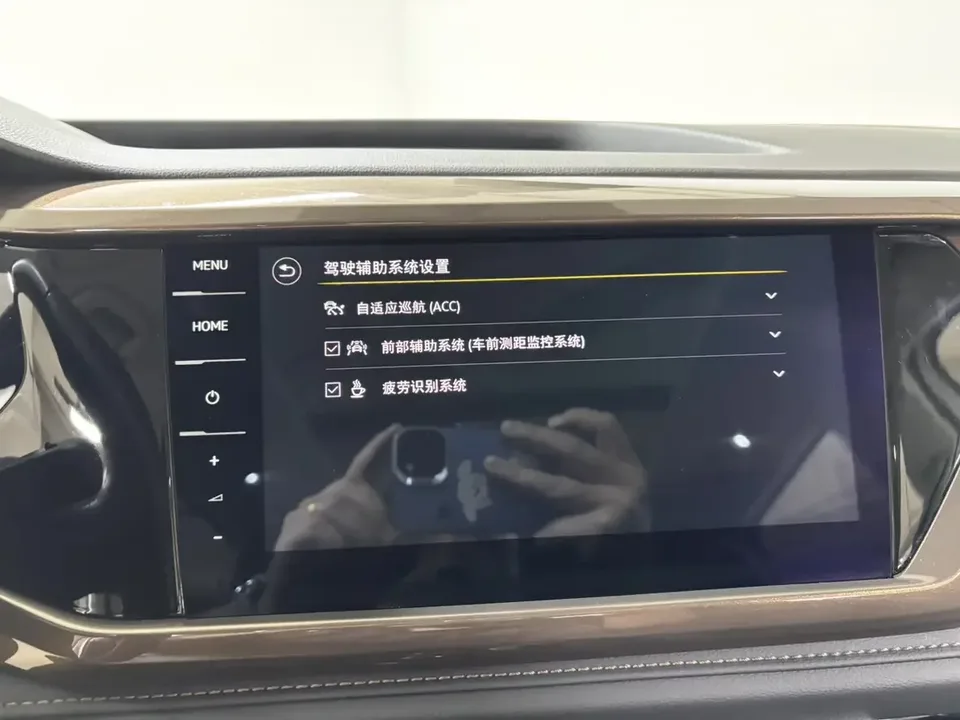 Volkswagen Tharu tuyue 2022 280TSI 2WD Deluxe Edition 2022 — thumbnail 3