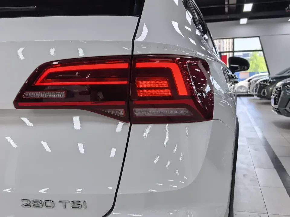 Volkswagen Tharu tuyue 2022 280TSI 2WD Deluxe Edition 2022 — thumbnail 3
