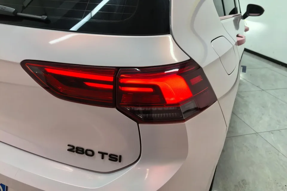 Volkswagen Golf golf 2023 200TSI DSG Pro facelift 2023 — thumbnail 2