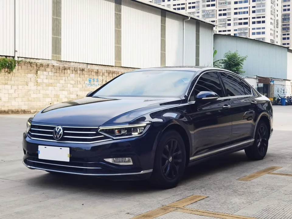 Volkswagen Magotan Magotan 2020 280TSI DSG Leading 2022 — photo 1, buy with delivery to Moscow
