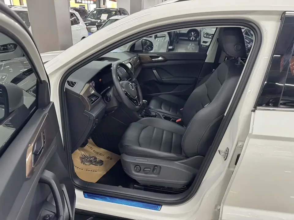 Volkswagen Tharu tuyue 2022 280TSI 2WD Deluxe Edition 2022 — thumbnail 3