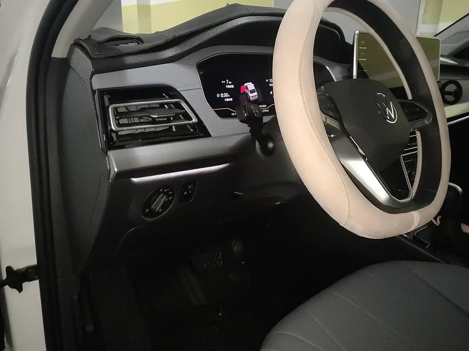 Volkswagen Lavida Lavida 2024 1.5L Automatic Starry Sky 5 Million Edition 2025 — thumbnail 4