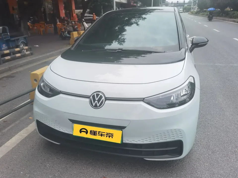 Volkswagen ID.3 Volkswagen ID.3 2023 Pure Smart Edition 2024 — photo 1, buy with delivery to Moscow