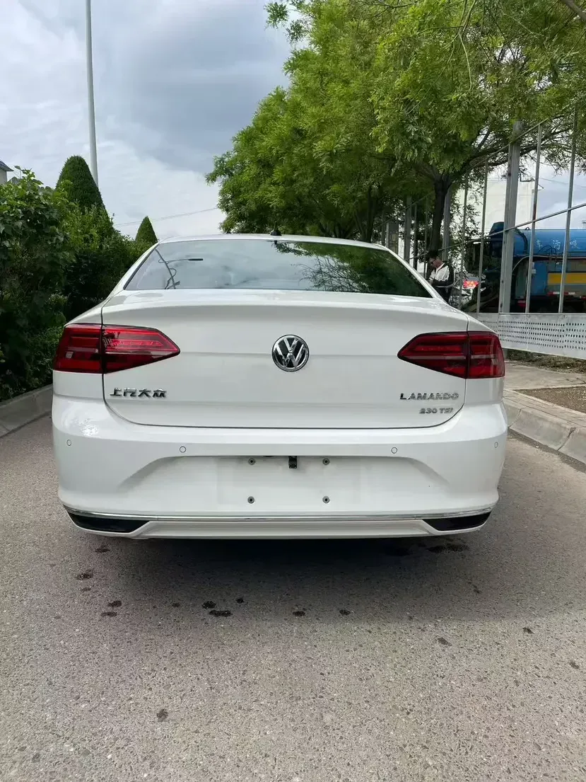 Volkswagen Lamando Lingdu 2021 230TSI DSG Fashion Edition 2023 — миниатюра 2