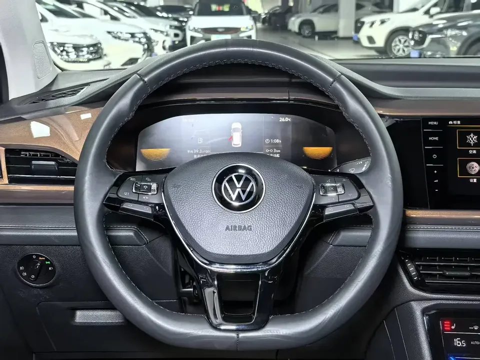 Volkswagen Tharu tuyue 2022 280TSI 2WD Deluxe Edition 2022 — thumbnail 5