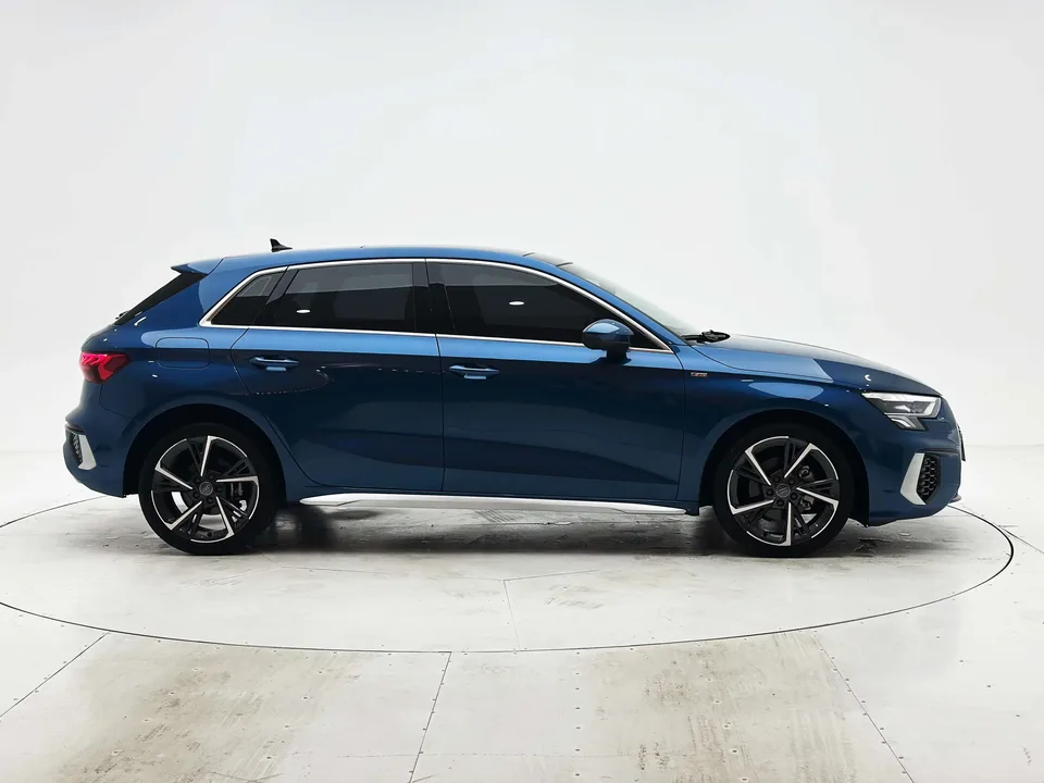 Audi A3 Audi A3 2021 Sportback 35 TFSI Stylish and sporty 2022 — thumbnail 2