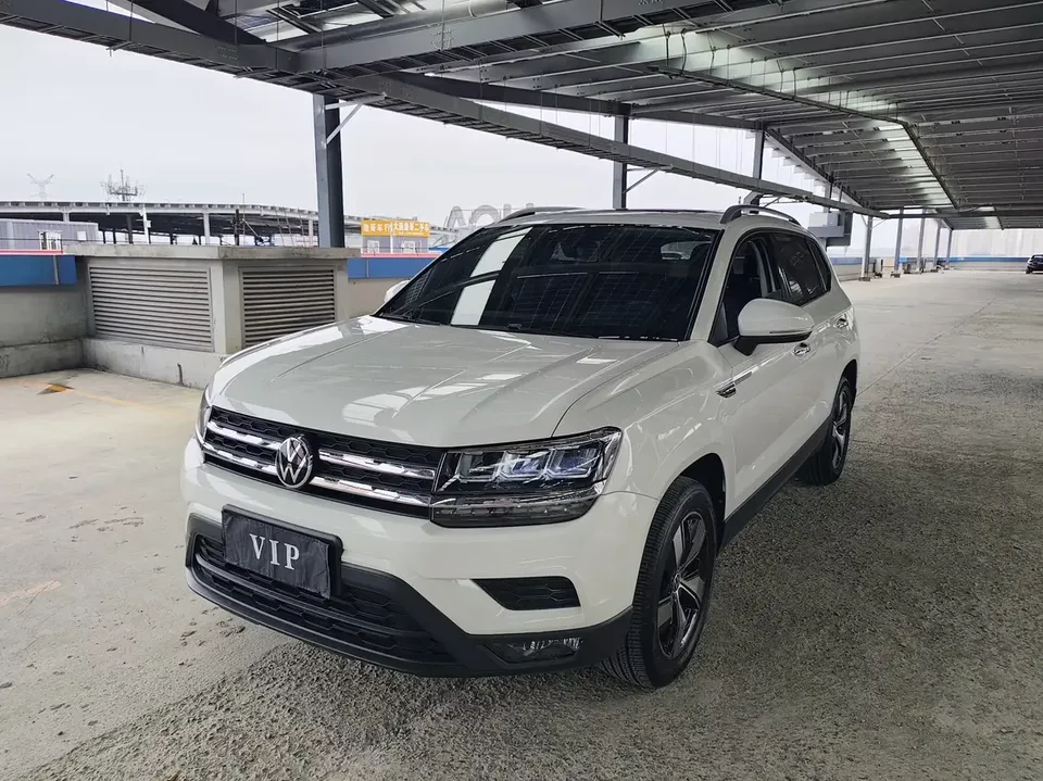 Volkswagen Tharu tuyue 2021 280TSI 2WD Comfort Edition 2022 — photo 1, buy with delivery to Moscow