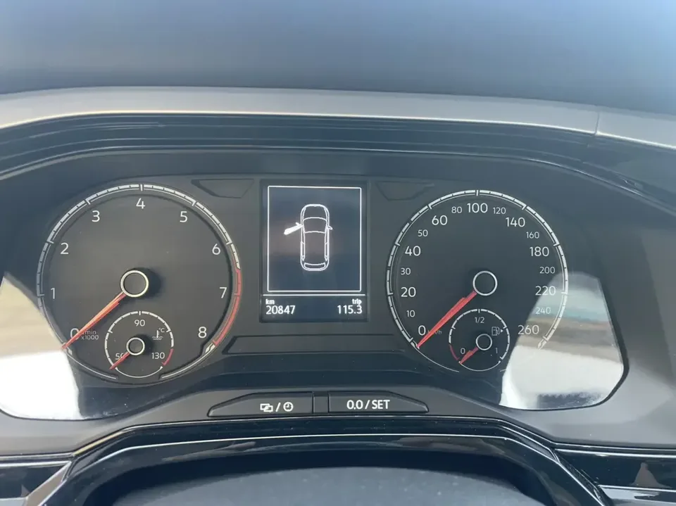 Volkswagen Polo Polo 2021 Plus 1.5L Automatic Colorful Technology Edition 2022 — thumbnail 3