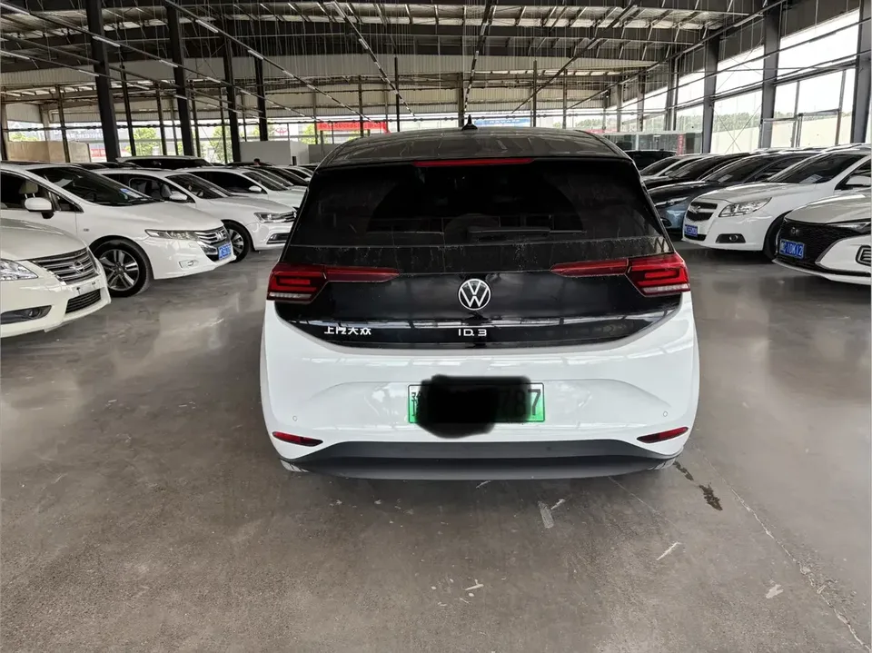 Volkswagen ID.3 Volkswagen ID.3 2024 Outstanding Edition 2024 — thumbnail 2