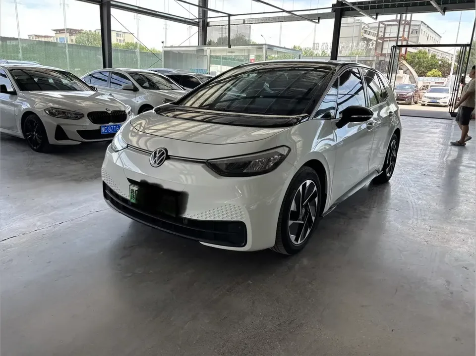 Volkswagen ID.3 Volkswagen ID.3 2024 Outstanding Edition 2024 — photo 1, buy with delivery to Moscow
