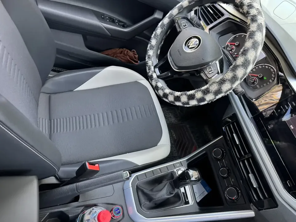 Volkswagen Polo Polo 2021 Plus 1.5L Automatic Colorful Technology Edition 2022 — thumbnail 2