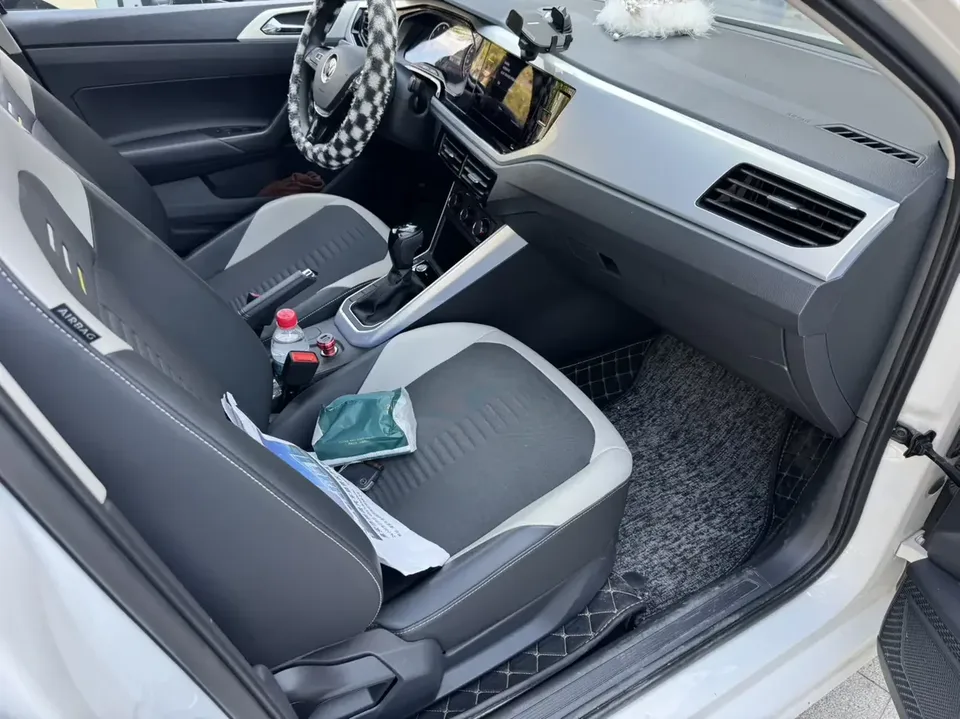 Volkswagen Polo Polo 2021 Plus 1.5L Automatic Colorful Technology Edition 2022 — thumbnail 5