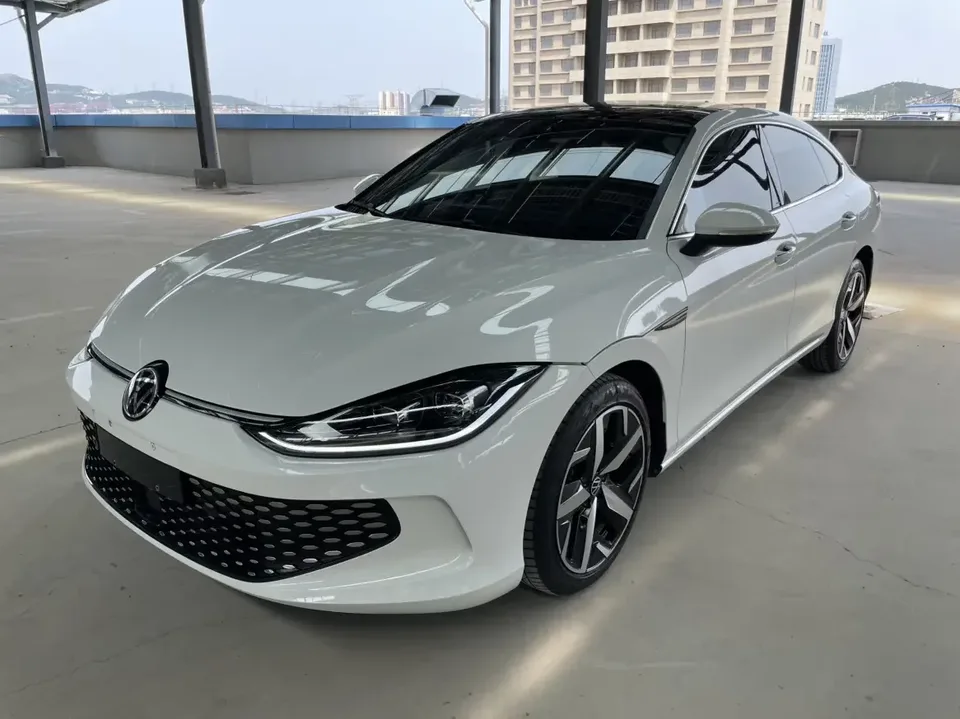 Volkswagen Lamando Lingdu 2023 Lingdu L 280TSI DSG Cool Edition 2023 — photo 1, buy with delivery to Moscow