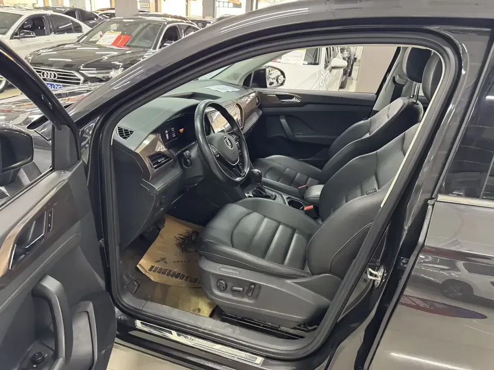 Volkswagen Tharu tuyue 2022 280TSI 2WD Deluxe Edition 2022 — thumbnail 3