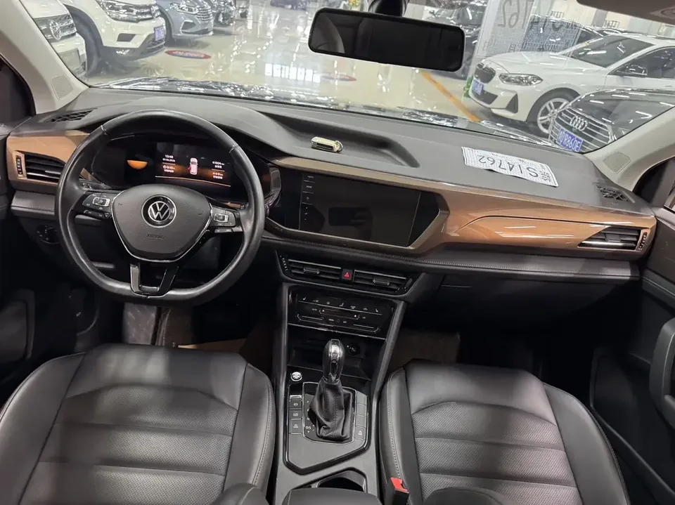 Volkswagen Tharu tuyue 2022 280TSI 2WD Deluxe Edition 2022 — thumbnail 5