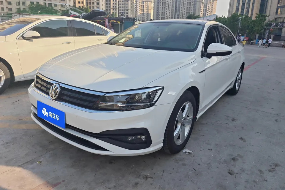 Volkswagen Lamando Lingdu 2021 230TSI DSG Fashion Edition 2022 — photo 1, buy with delivery to Moscow