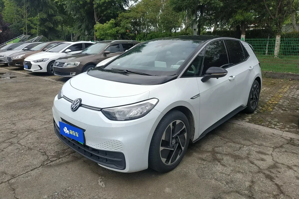 Volkswagen ID.3 Volkswagen ID.3 2023 Upgraded Pure Smart Edition 2024 — photo 1, buy with delivery to Moscow