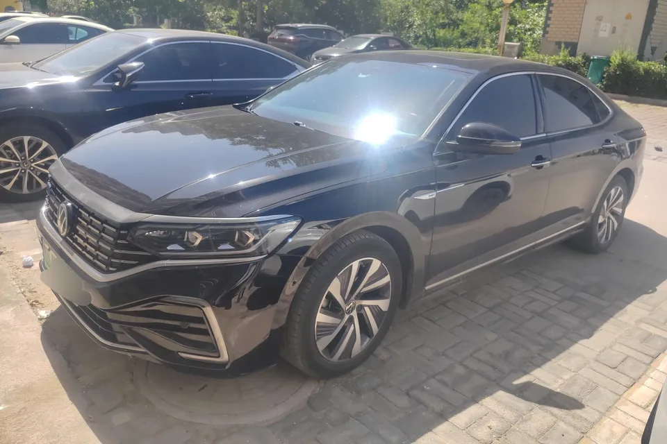 Volkswagen Passat PHEV Passat PHEV 2022 430PHEV Hybrid Luxury Edition 2022 — photo 1, buy with delivery to Moscow