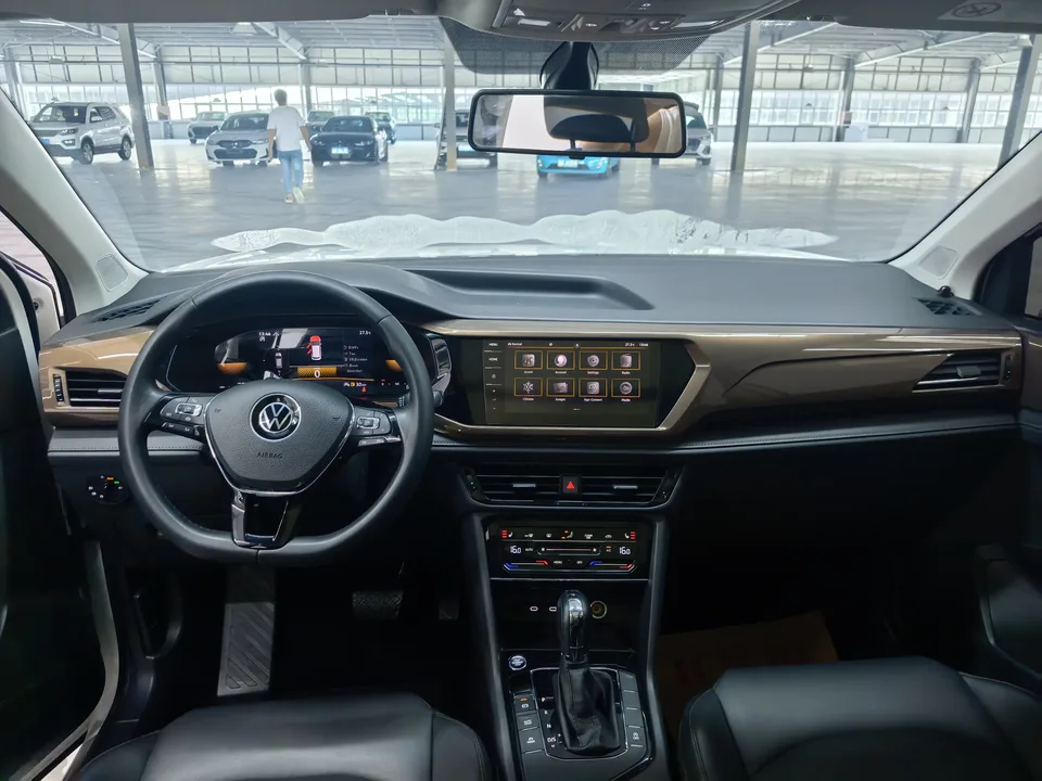 Volkswagen Tharu tuyue 2022 280TSI 2WD Deluxe Edition 2022 — thumbnail 4
