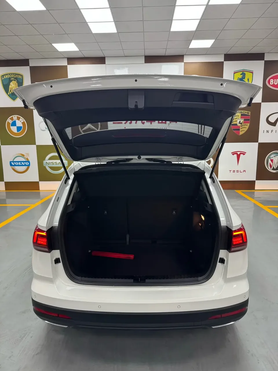 Volkswagen Tharu tuyue 2022 280TSI 2WD Deluxe Edition 2022 — thumbnail 3