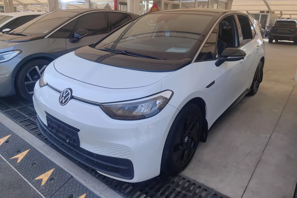 Volkswagen ID.3 Volkswagen ID.3 2023 Pure Smart Edition 2024 — photo 1, buy with delivery to Moscow