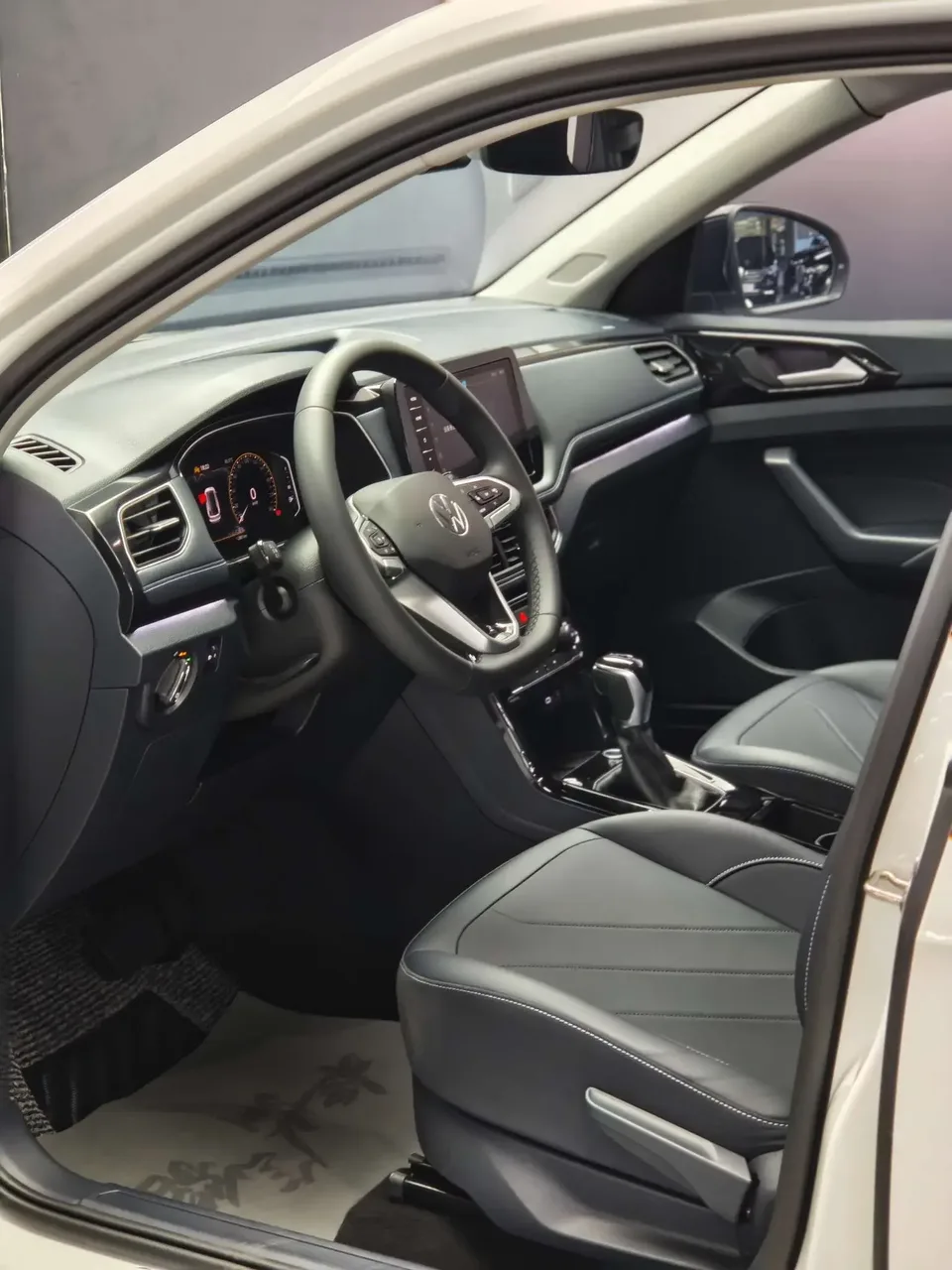 Volkswagen Tharu tuyue 2025 New 300TSI Ruixiang Edition 2025 — thumbnail 4