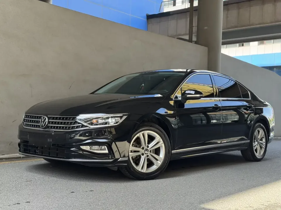 Volkswagen Magotan Magotan 2023 2 millionth anniversary edition 280TSI DSG comfort model 2023 — photo 1, buy with delivery to Moscow