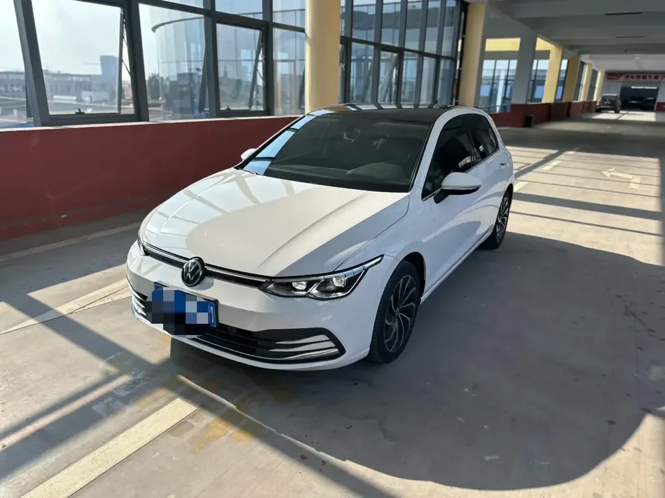 Volkswagen Golf golf 2023 280TSI DSG Pro 2023 — photo 1, buy with delivery to Moscow