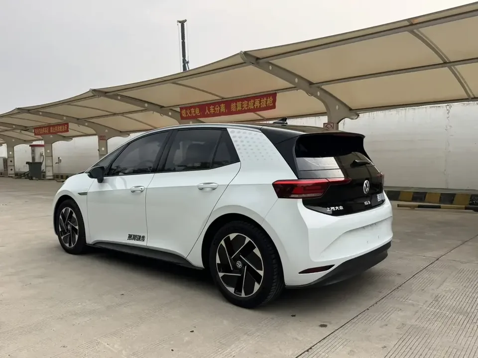 Volkswagen ID.3 Volkswagen ID.3 2023 Upgraded Pure Smart Edition 2023 — thumbnail 2