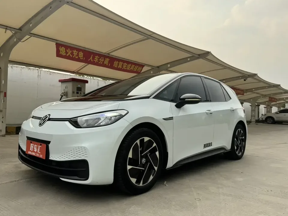 Volkswagen ID.3 Volkswagen ID.3 2023 Upgraded Pure Smart Edition 2023 — photo 1, buy with delivery to Moscow