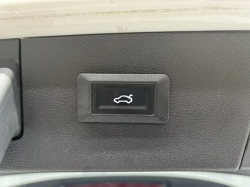 Volkswagen Tharu tuyue 2022 280TSI 2WD Deluxe Edition 2023 — thumbnail 3