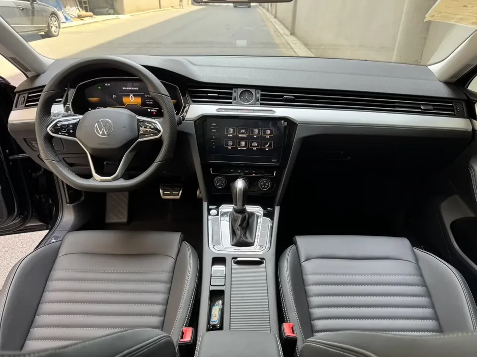 Volkswagen Magotan Magotan 2023 2 millionth anniversary edition 280TSI DSG comfort model 2023 — миниатюра 5