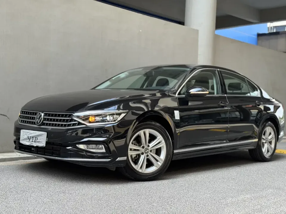 Volkswagen Magotan Magotan 2023 2 millionth anniversary edition 280TSI DSG comfort model 2023 — фото 1, купить с доставкой в Москву