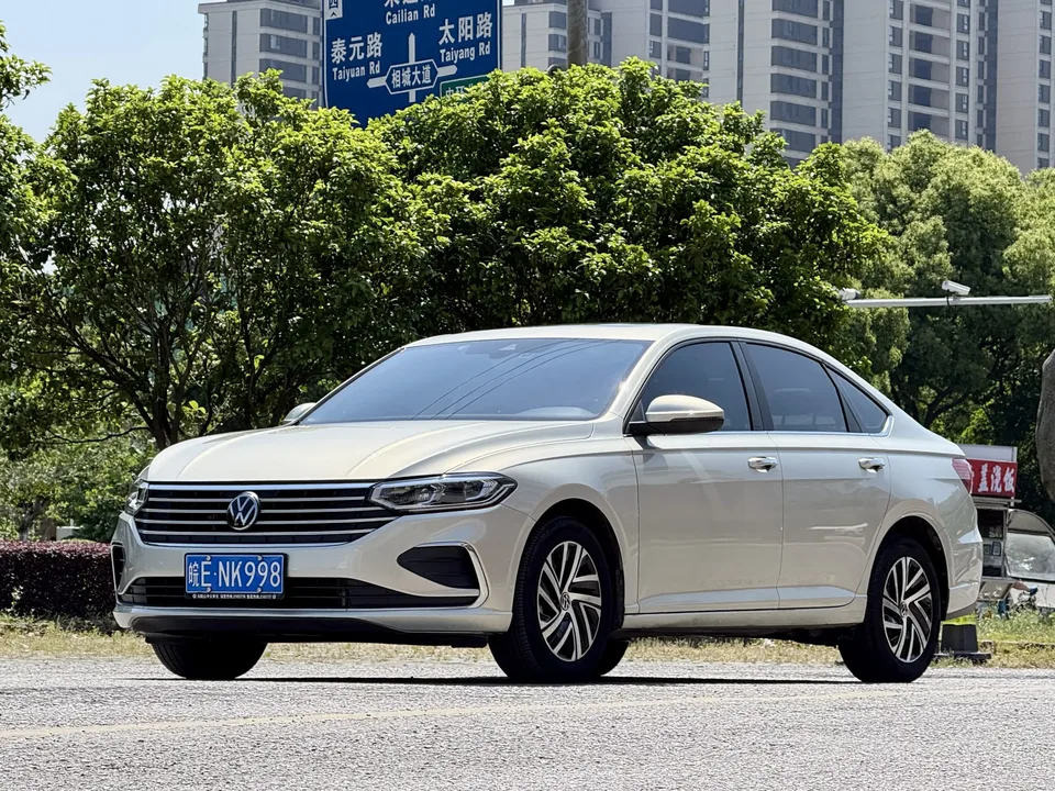 Volkswagen Lavida Lavida 2023 1.5L Automatic Fully Edition 2023 — photo 1, buy with delivery to Moscow